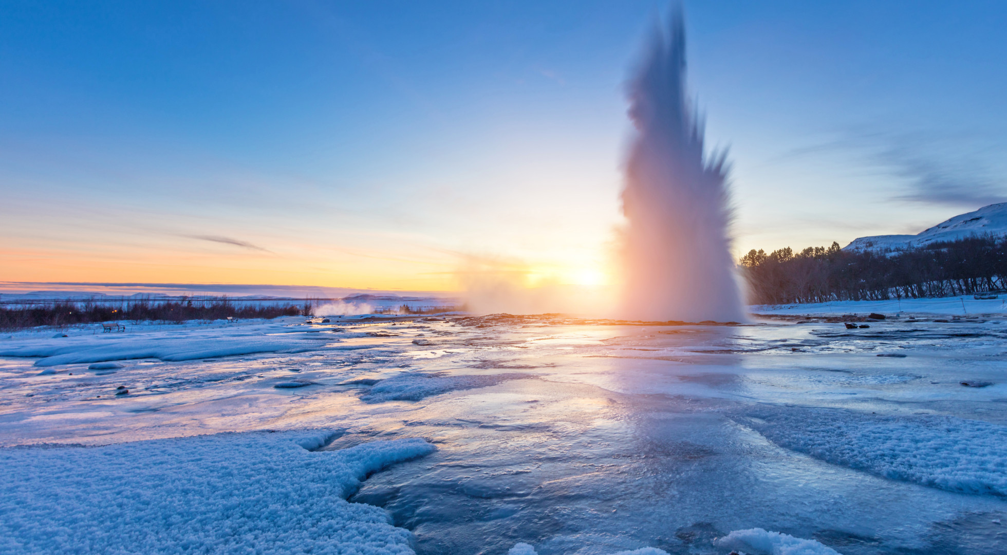 Golden-Circle_Strokkur-Geyser