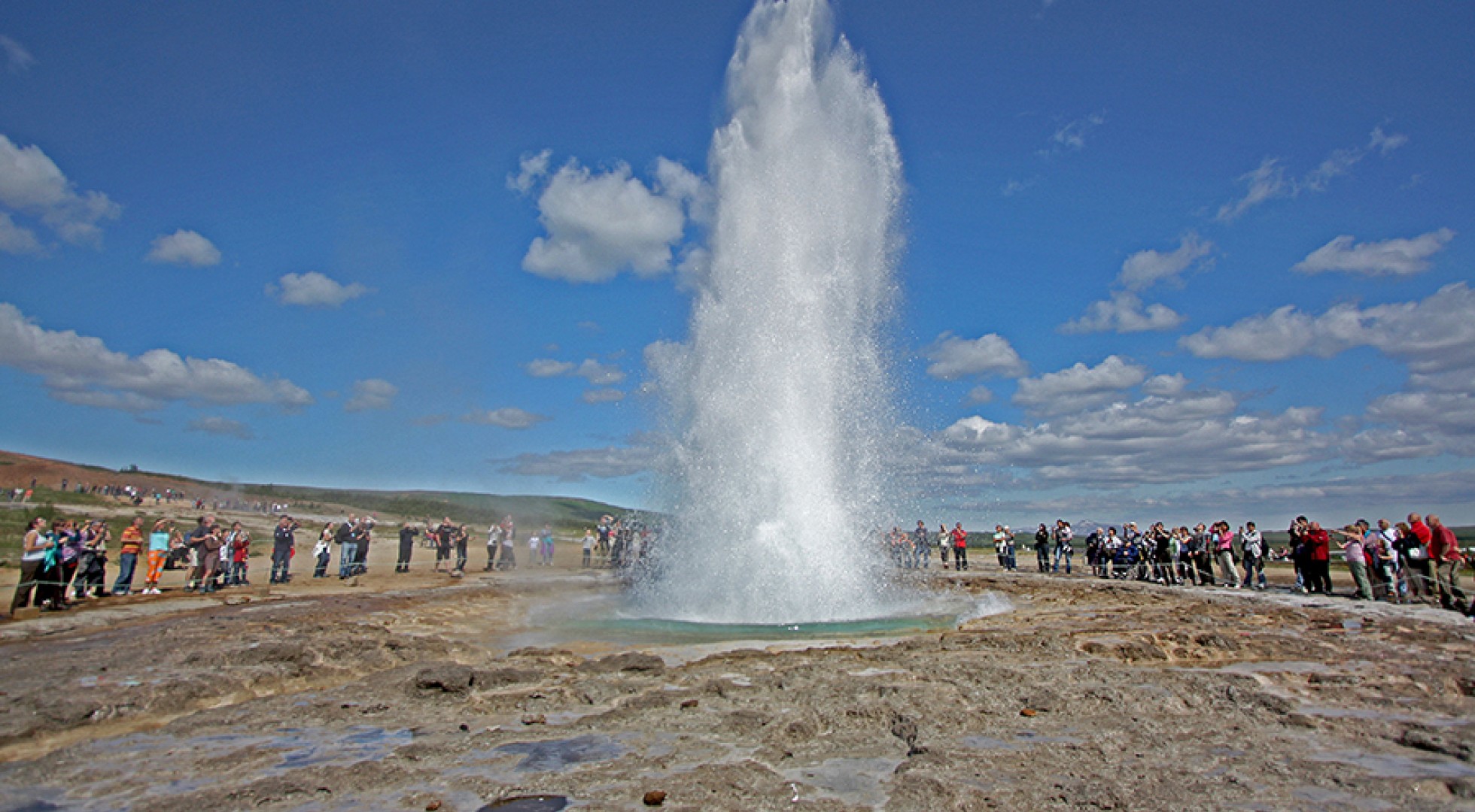 Iceland_Stokkur-Geyser_©Helgi-Halldorsson_CC BY-SA 2_900px